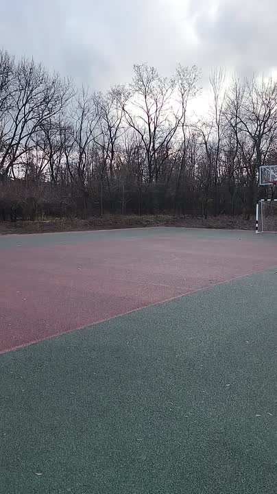 Наталия Жулинская: В парке «Горняк» начали устанавливать ограждение вокруг современной спортивной площадки