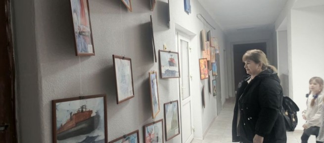 В Зоринской детской школе искусств открылась выставка "Северный морской путь глазами детей"