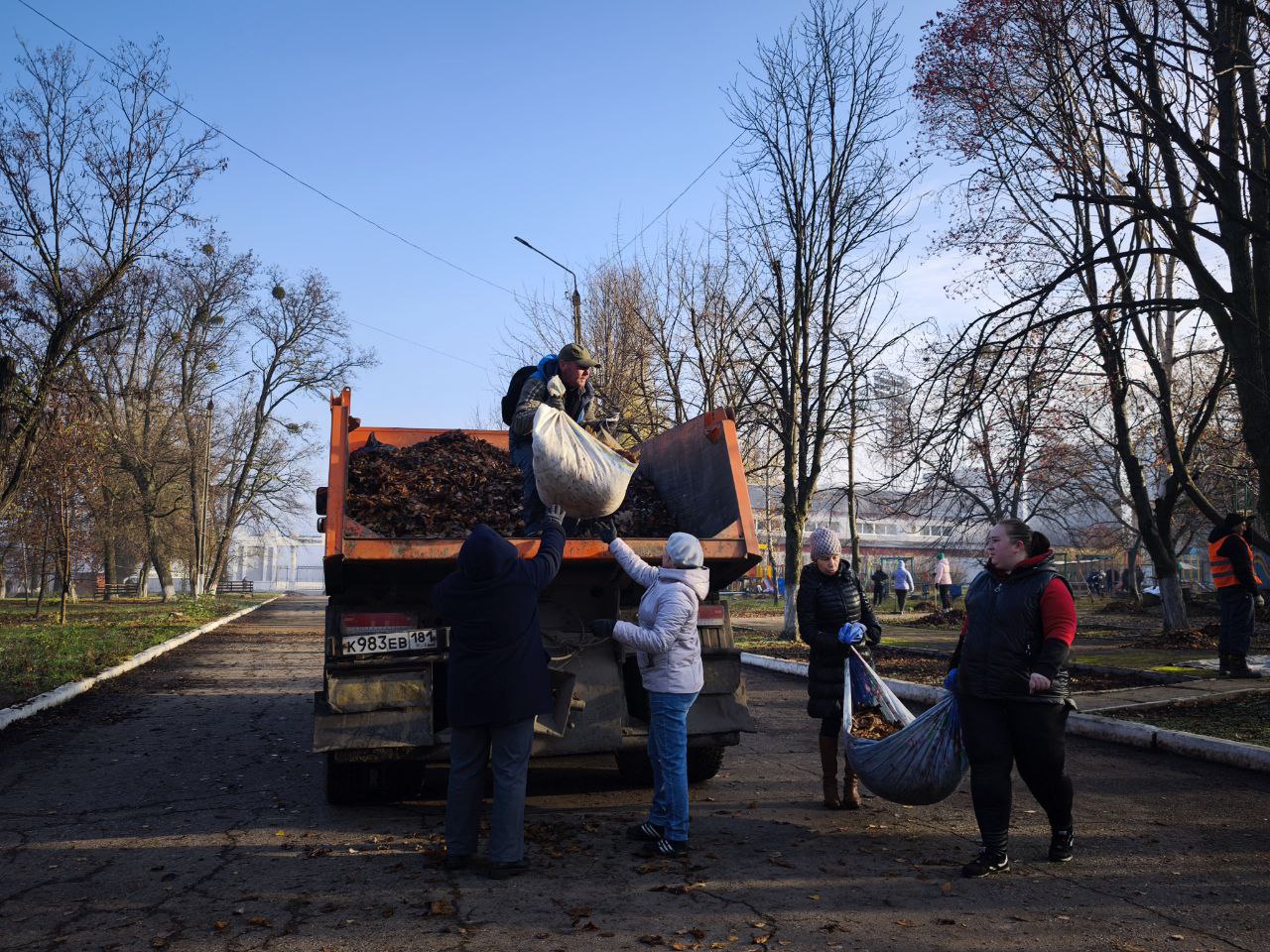 Кировчане приняли участие в городском субботнике по благоустройству территории Кировчане приняли участие в городском субботнике по благоустройству территории