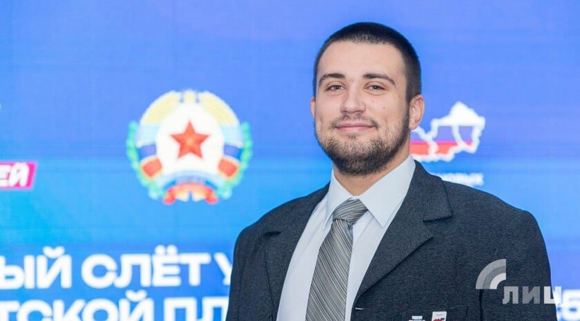 Выпускник президентской платформы «Россия — страна возможностей» Аркадий Бондарев реализует проект «История храмов Луганщины», в рамках которого рассказывает молодежи о православных святынях Луганска и Республики