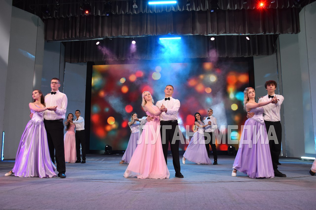 В Ровеньковском Дворце Культуры им. Горького 14 ноября состоялось торжественное мероприятие, посвященное 85-летию Ровеньковского технико-экономического колледжа В Ровеньковском Дворце Культуры им. Горького 14 ноября состоялось торжественное мероприятие, посвященное 85-летию Ровеньковского технико-экономического колледжа