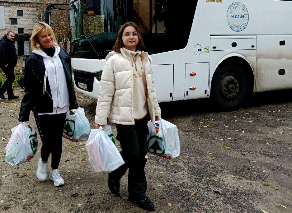 При поддержке Тамбовской области в новоайдарский детский сад доставили подарки При поддержке Тамбовской области в новоайдарский детский сад доставили подарки