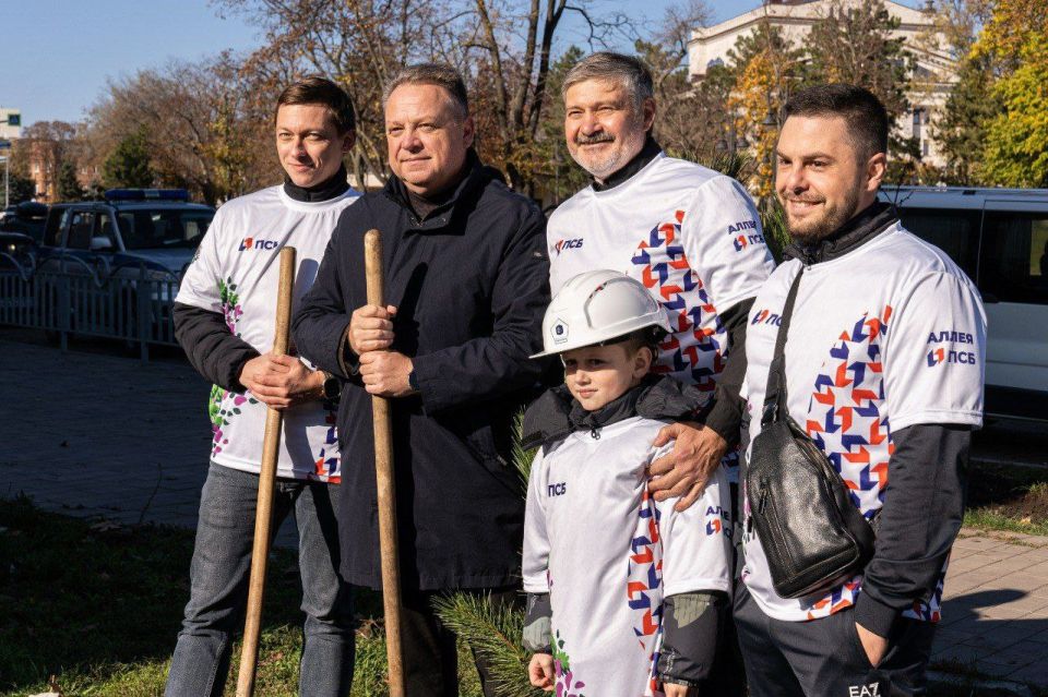 В регионах Донбасса и Новороссии появились аллеи в честь 80-летия Великой Победы В регионах Донбасса и Новороссии появились аллеи в честь 80-летия Великой Победы