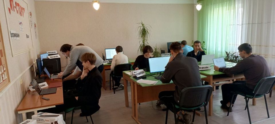 На базе Ровеньковского детского центра научно-технического творчества прошел городской этап республиканского конкурса информационных технологий «IT-старт» На базе Ровеньковского детского центра научно-технического творчества прошел городской этап республиканского конкурса информационных технологий «IT-старт»