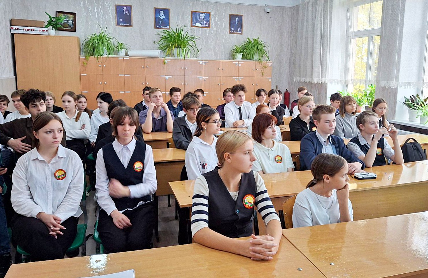 Сотрудники ГБУ ЛНР «МФЦ» в рамках проекта «Цифровая грамотность» провели лекцию для учащихся ГБОУ ЛНР «Лутугинская СШ № 1» Сотрудники ГБУ ЛНР «МФЦ» в рамках проекта «Цифровая грамотность» провели лекцию для учащихся ГБОУ ЛНР «Лутугинская СШ № 1»