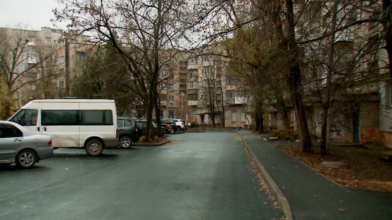 Благоустройство дворовой территории Микроцентра г.Краснодона завершено. Специалисты тюменской компании «Артстрой» привели в порядок 4500 квадратных метров, из них площадь тротуаров составила более 1000 квадратных метров Благоустройство дворовой территории Микроцентра г.Краснодона завершено. Специалисты тюменской компании «Артстрой» привели в порядок 4500 квадратных метров, из них площадь тротуаров составила более 1000 квадратных метров