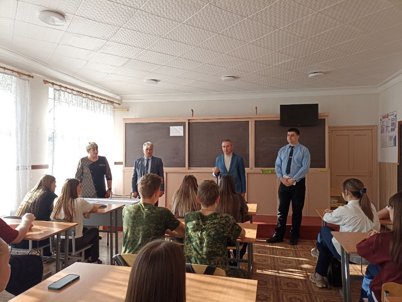 15.11.2025 г. специалисты Луганского государственного университета имени Владимира Даля провели беседу для обучающихся 11 классов Ясеновской школы №2 им.Д.В.Лазутина 15.11.2025 г. специалисты Луганского государственного университета имени Владимира Даля провели беседу для обучающихся 11 классов Ясеновской школы №2 им.Д.В.Лазутина
