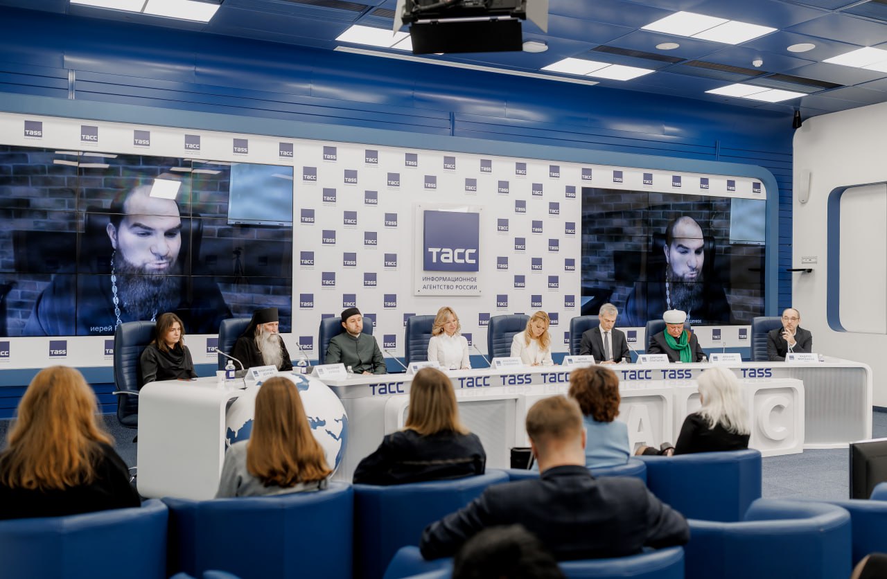 «Многие впервые в жизни откровенно говорят со священником именно на фронте. Считается, что установить первый контакт с ветераном боевых действий непросто, но у представителя церкви есть кредит доверия»