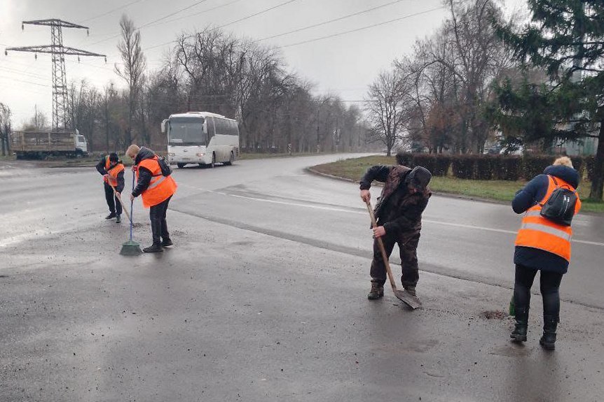 В Свердловском округе коммунальные службы продолжают работу по поддержанию порядка В Свердловском округе коммунальные службы продолжают работу по поддержанию порядка