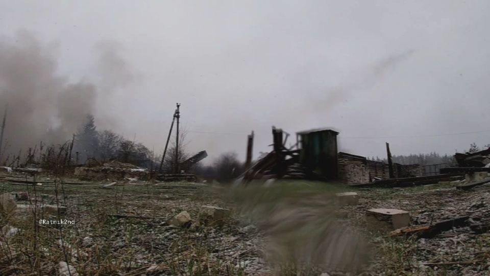 Михаил Андроник: Пару дней назад был день войск РХБЗ, а сегодня чистил старые карты памяти и наткнулся вот на это видео