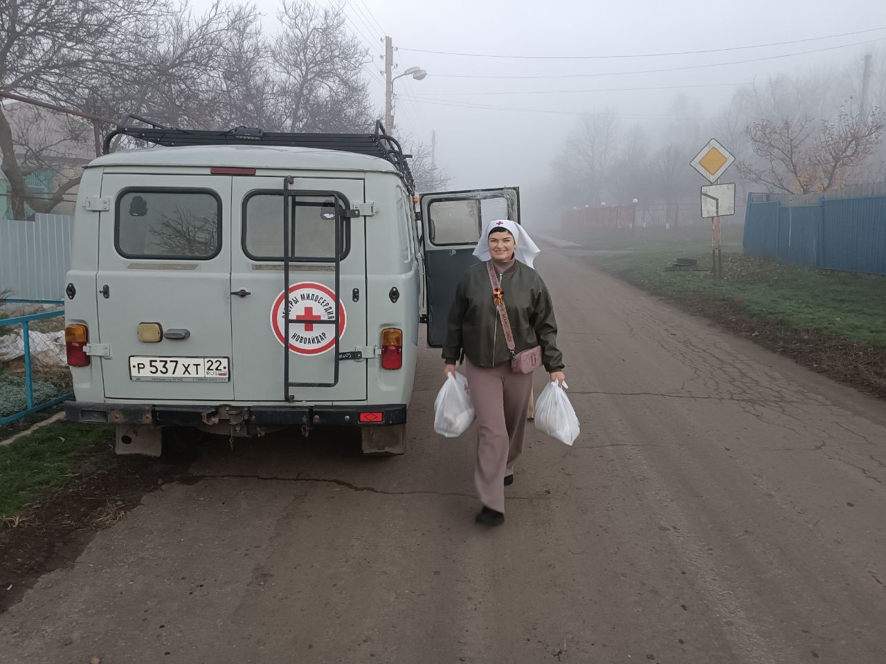 Сегодняшний день был наполнен добрыми делами! Волонтеры Новоайдарской школы-интерната дружно взялись за дело и помогли загрузить автомобиль гуманитарной помощью Сегодняшний день был наполнен добрыми делами! Волонтеры Новоайдарской школы-интерната дружно взялись за дело и помогли загрузить автомобиль гуманитарной помощью