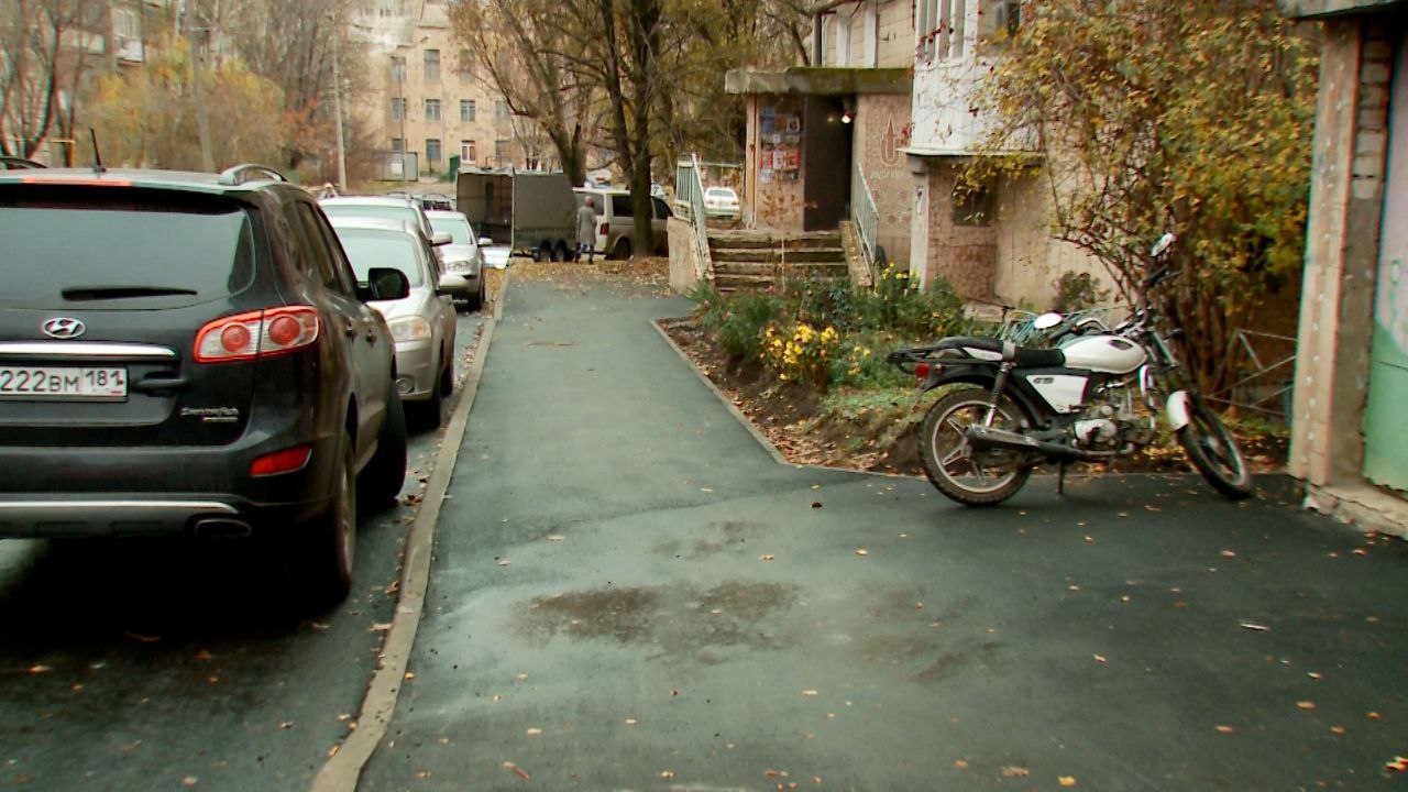 Благоустройство дворовой территории Микроцентра г.Краснодона завершено. Специалисты тюменской компании «Артстрой» привели в порядок 4500 квадратных метров, из них площадь тротуаров составила более 1000 квадратных метров Благоустройство дворовой территории Микроцентра г.Краснодона завершено. Специалисты тюменской компании «Артстрой» привели в порядок 4500 квадратных метров, из них площадь тротуаров составила более 1000 квадратных метров