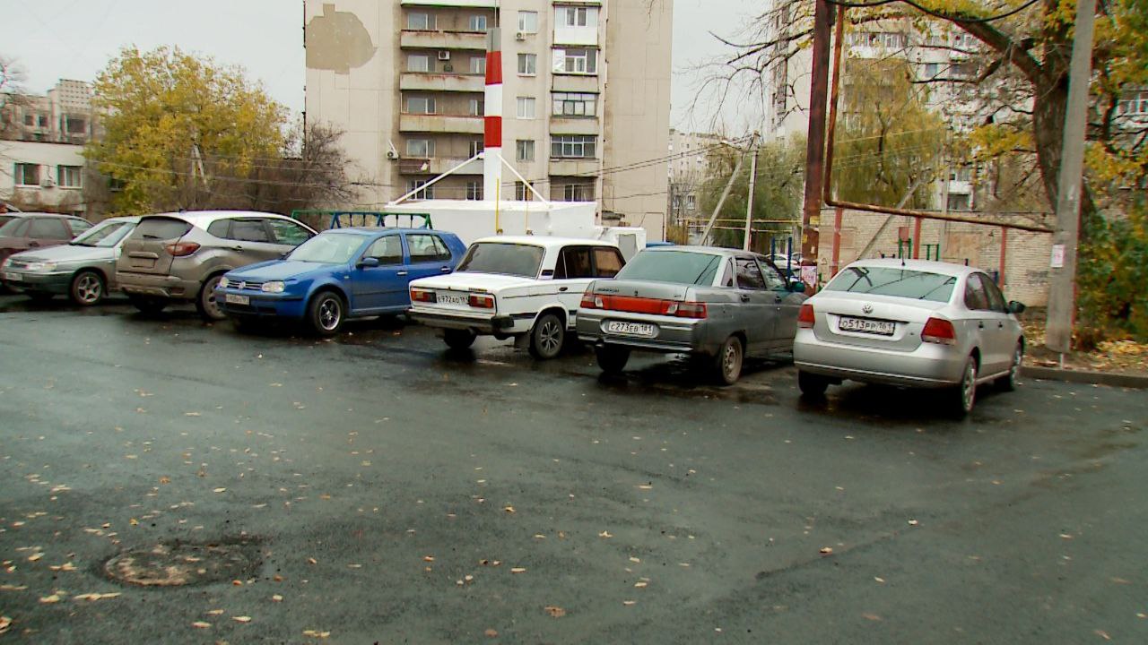 Благоустройство дворовой территории Микроцентра г.Краснодона завершено. Специалисты тюменской компании «Артстрой» привели в порядок 4500 квадратных метров, из них площадь тротуаров составила более 1000 квадратных метров