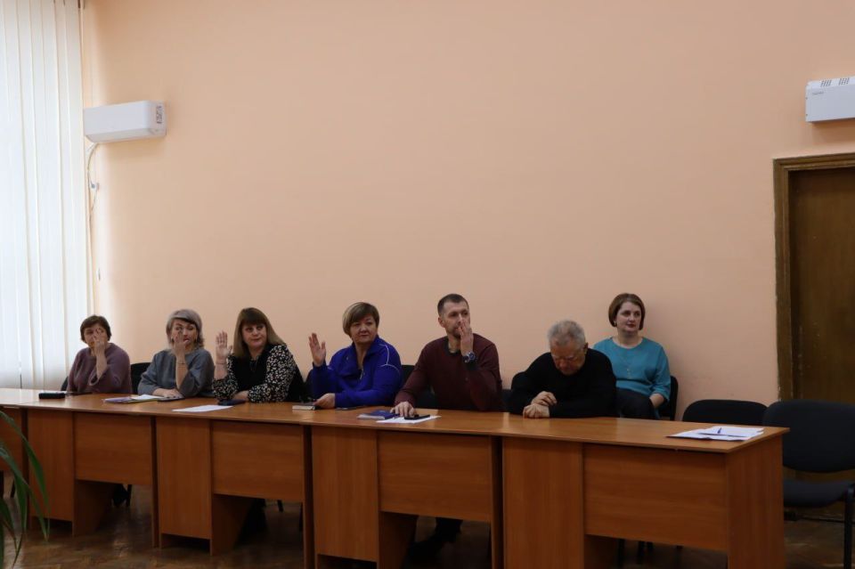 Под председательством Председателя Совета Лутугинского муниципального округа Алёны Лумеровской состоялось внеочередное, 40-е заседание Совета депутатов Под председательством Председателя Совета Лутугинского муниципального округа Алёны Лумеровской состоялось внеочередное, 40-е заседание Совета депутатов