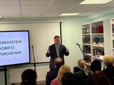 Альберт Зинченко: Совместно с председателем Совета Станично-Луганского МО Татьяной Пономаревой посетили праздничное мероприятие- открытие детской модельной библиотеки в поселке Станица Луганская