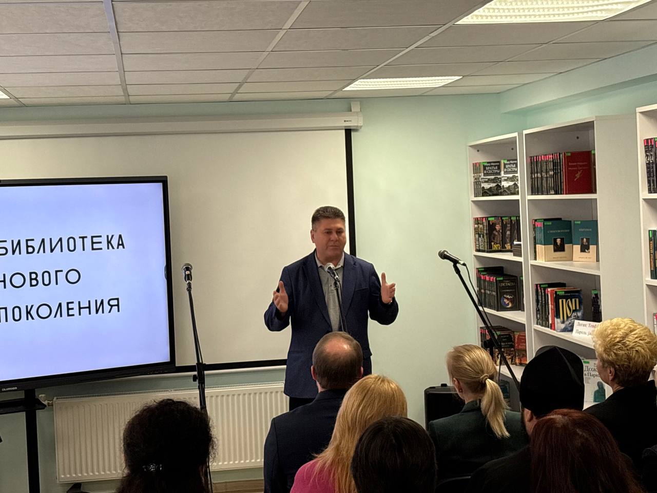 Альберт Зинченко: Совместно с председателем Совета Станично-Луганского МО Татьяной Пономаревой посетили праздничное мероприятие- открытие детской модельной библиотеки в поселке Станица Луганская