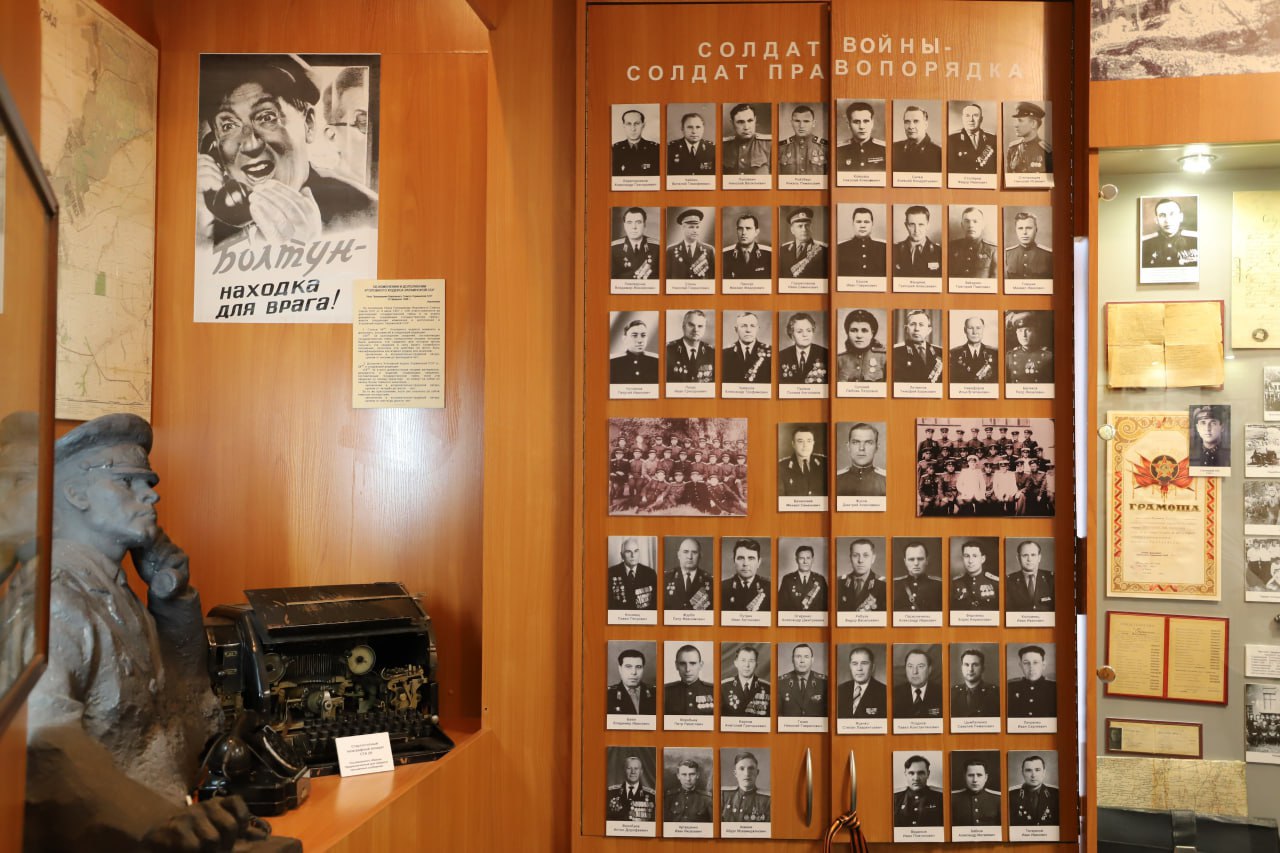 111111 Учащиеся полицейского класса в преддверии Дня создания подразделений по борьбе с организованной преступностью посетили музей КЦ регионального МВД 111111 Учащиеся полицейского класса в преддверии Дня создания подразделений по борьбе с организованной преступностью посетили музей КЦ регионального МВД