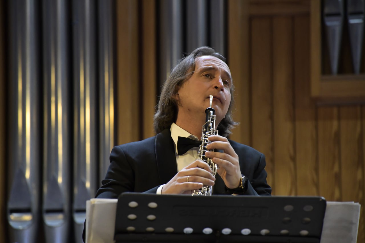 Известный гобоист Алексей Балашов выступил приглашённым солистом на концерте Луганского академического симфонического оркестра