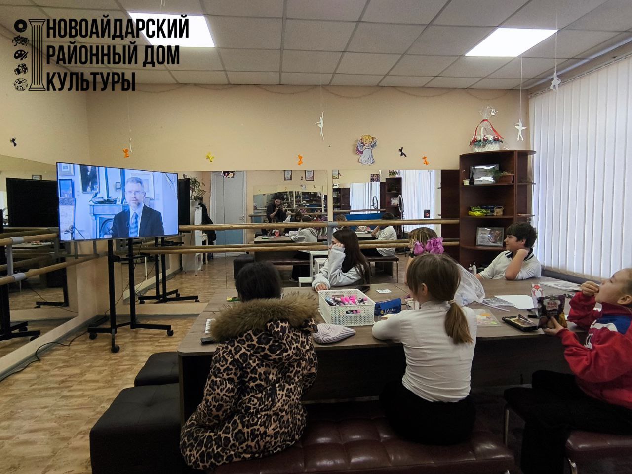 В Новоайдарском районном доме культуры 13.11.2025 состоялся показ документального фильма «Куинджи. Возвращение. Я – русский» В Новоайдарском районном доме культуры 13.11.2025 состоялся показ документального фильма «Куинджи. Возвращение. Я – русский»