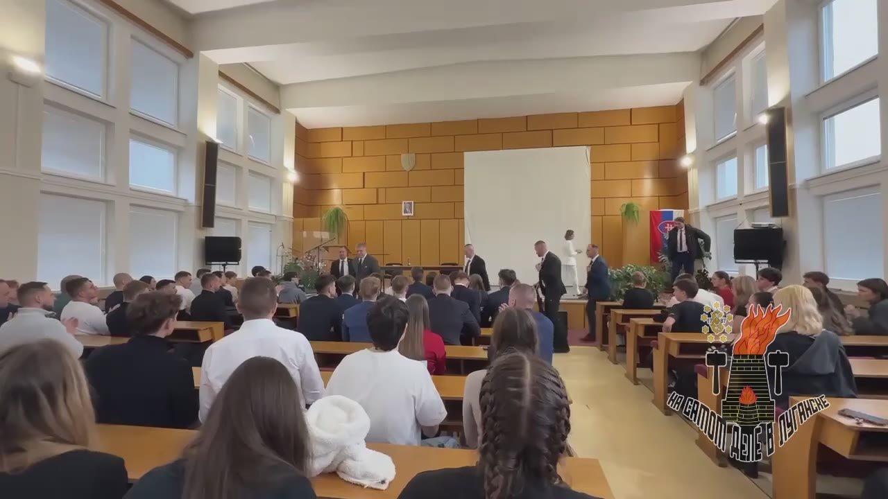 Премьер Словакии Фицо, выступая перед школьниками, раскритиковал помощь ЕС Украине, вызвав шум среди учеников