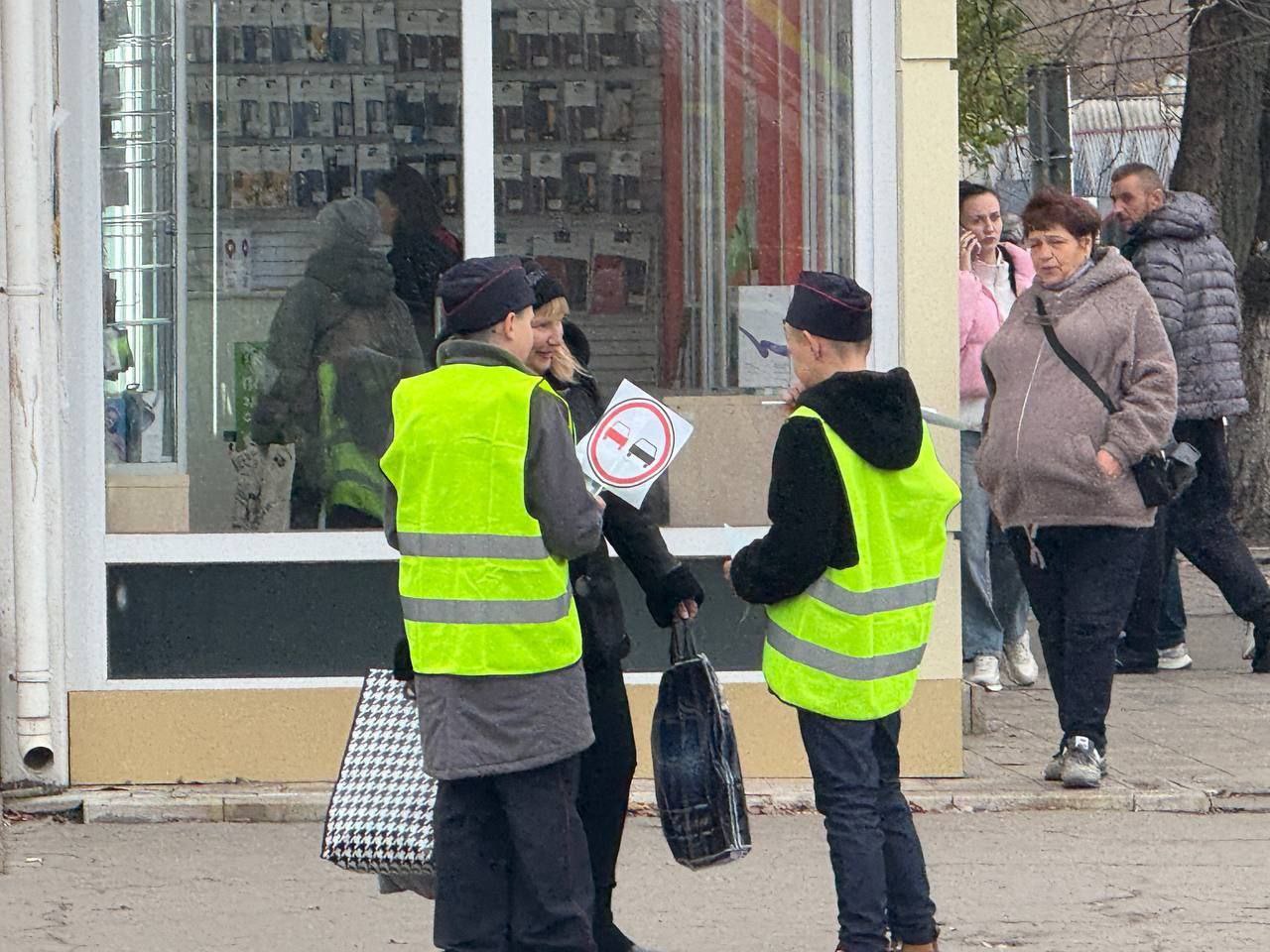 Акция "Световозвращающие элементы отражают свет – сохраняют жизнь" прошла в Красном Луче Акция "Световозвращающие элементы отражают свет – сохраняют жизнь" прошла в Красном Луче