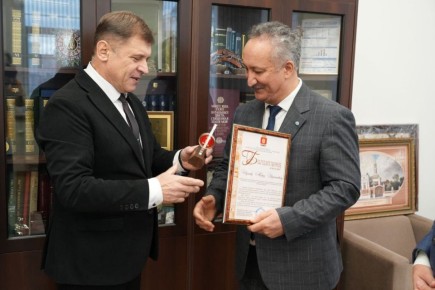 Роман Лысенко: Вместе с депутатом Народного Совета ЛНР Олегом Валерьевичем Ковалем посетили Всемирный конгресс татар в Казани