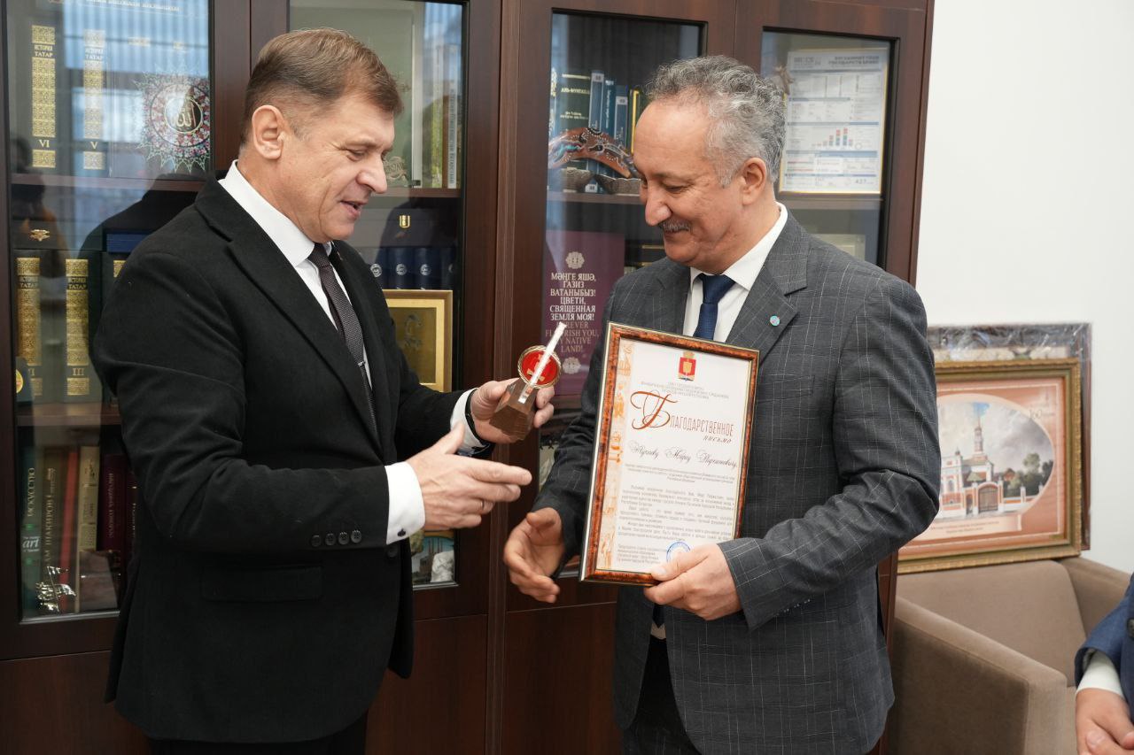 Роман Лысенко: Вместе с депутатом Народного Совета ЛНР Олегом Валерьевичем Ковалем посетили Всемирный конгресс татар в Казани