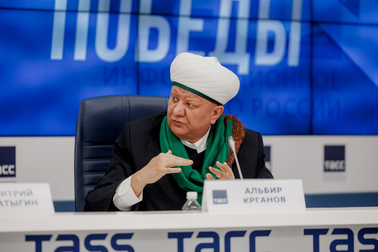 «Многие впервые в жизни откровенно говорят со священником именно на фронте. Считается, что установить первый контакт с ветераном боевых действий непросто, но у представителя церкви есть кредит доверия» «Многие впервые в жизни откровенно говорят со священником именно на фронте. Считается, что установить первый контакт с ветераном боевых действий непросто, но у представителя церкви есть кредит доверия»