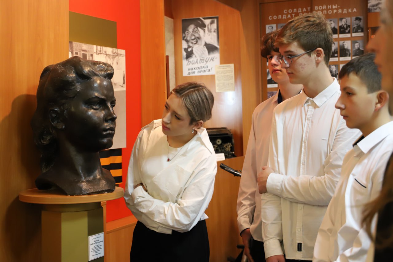 111111 Учащиеся полицейского класса в преддверии Дня создания подразделений по борьбе с организованной преступностью посетили музей КЦ регионального МВД 111111 Учащиеся полицейского класса в преддверии Дня создания подразделений по борьбе с организованной преступностью посетили музей КЦ регионального МВД