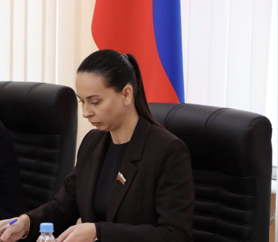 Под председательством Председателя Совета Лутугинского муниципального округа Алёны Лумеровской состоялось внеочередное, 40-е заседание Совета депутатов Под председательством Председателя Совета Лутугинского муниципального округа Алёны Лумеровской состоялось внеочередное, 40-е заседание Совета депутатов