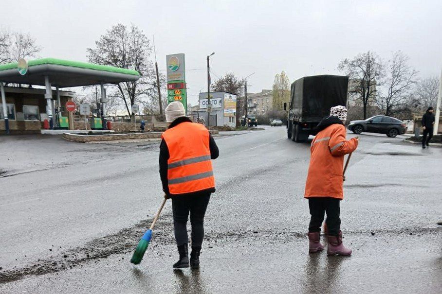В Свердловском округе коммунальные службы продолжают работу по поддержанию порядка В Свердловском округе коммунальные службы продолжают работу по поддержанию порядка