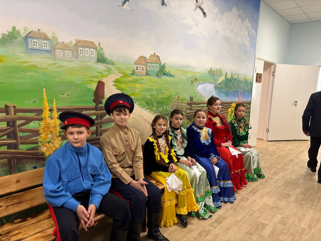 Альберт Зинченко: Совместно с председателем Совета Станично-Луганского МО Татьяной Пономаревой посетили праздничное мероприятие- открытие детской модельной библиотеки в поселке Станица Луганская Альберт Зинченко: Совместно с председателем Совета Станично-Луганского МО Татьяной Пономаревой посетили праздничное мероприятие- открытие детской модельной библиотеки в поселке Станица Луганская