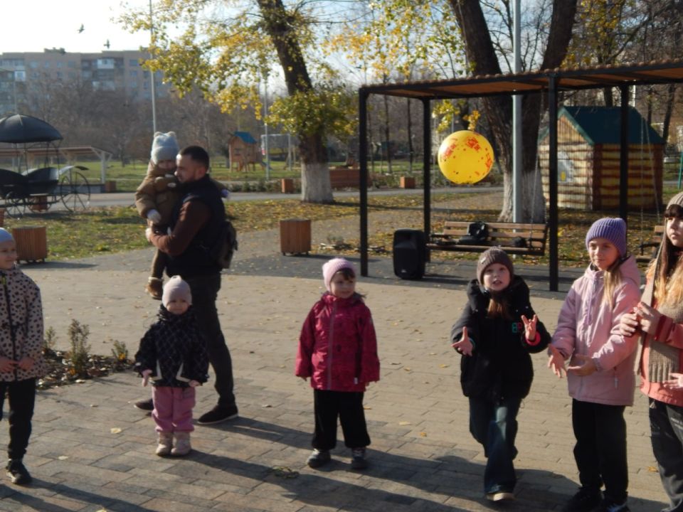 Прощание с осенью: яркий праздник в парке им. «Молодой гвардии» Прощание с осенью: яркий праздник в парке им. «Молодой гвардии»