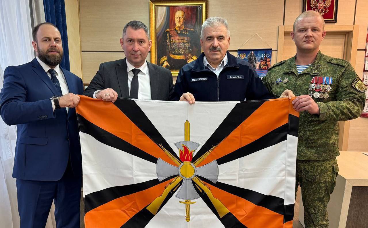 Сегодня свой День рождения отмечает наш партиец и единомышленник – начальник штаба бригады имени Святого Благоверного князя Александра Невского, товарищ Моряк Сегодня свой День рождения отмечает наш партиец и единомышленник – начальник штаба бригады имени Святого Благоверного князя Александра Невского, товарищ Моряк