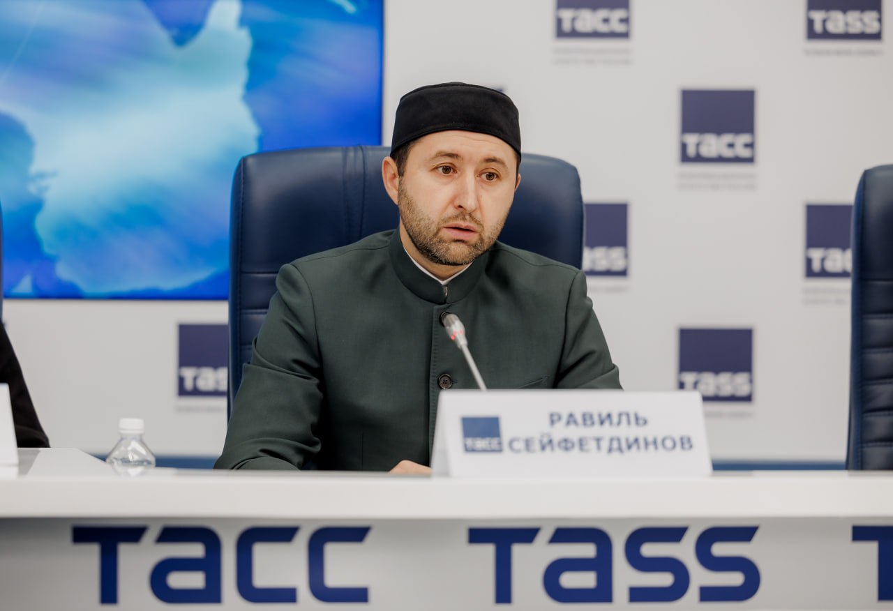 «Многие впервые в жизни откровенно говорят со священником именно на фронте. Считается, что установить первый контакт с ветераном боевых действий непросто, но у представителя церкви есть кредит доверия» «Многие впервые в жизни откровенно говорят со священником именно на фронте. Считается, что установить первый контакт с ветераном боевых действий непросто, но у представителя церкви есть кредит доверия»