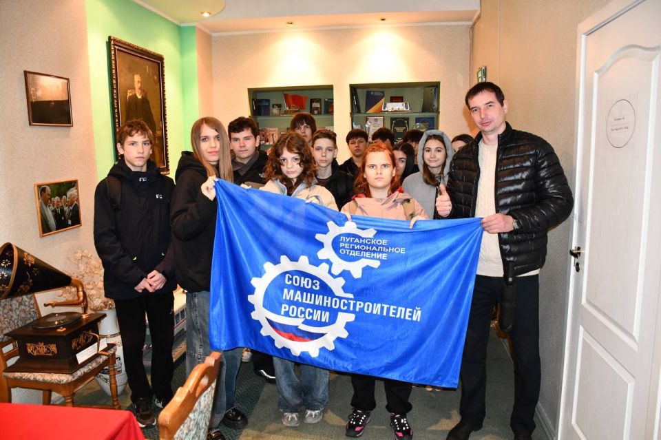 Около 1100 школьников и студентов посетили предприятия Луганщины! Около 1100 школьников и студентов посетили предприятия Луганщины!