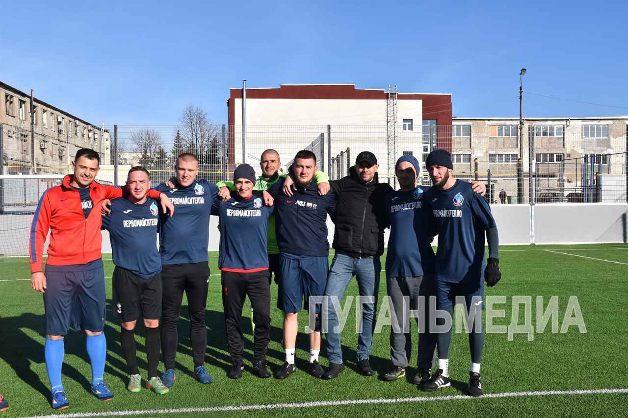 Ярким завершением футбольного сезона в Первомайске стал «Кубок победителей» на поле нового физкультурно-оздоровительного комплекса открытого типа