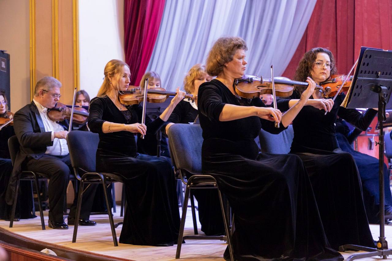 Московский гобоист Алексей Балашов выступил на сцене Луганской академической филармонии совместно с академическим симфоническим оркестром учреждения культуры Московский гобоист Алексей Балашов выступил на сцене Луганской академической филармонии совместно с академическим симфоническим оркестром учреждения культуры