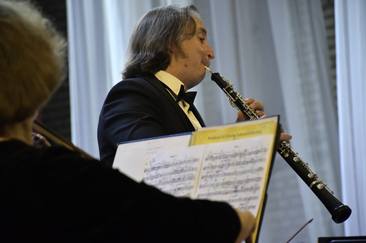 Известный гобоист Алексей Балашов выступил приглашённым солистом на концерте Луганского академического симфонического оркестра Известный гобоист Алексей Балашов выступил приглашённым солистом на концерте Луганского академического симфонического оркестра