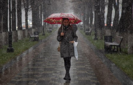 В ЛНР в предстоящие сутки ожидаются снег с дождем