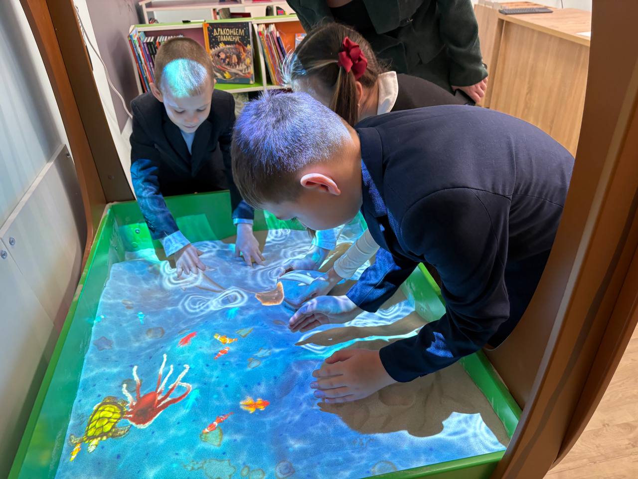 Альберт Зинченко: Совместно с председателем Совета Станично-Луганского МО Татьяной Пономаревой посетили праздничное мероприятие- открытие детской модельной библиотеки в поселке Станица Луганская Альберт Зинченко: Совместно с председателем Совета Станично-Луганского МО Татьяной Пономаревой посетили праздничное мероприятие- открытие детской модельной библиотеки в поселке Станица Луганская