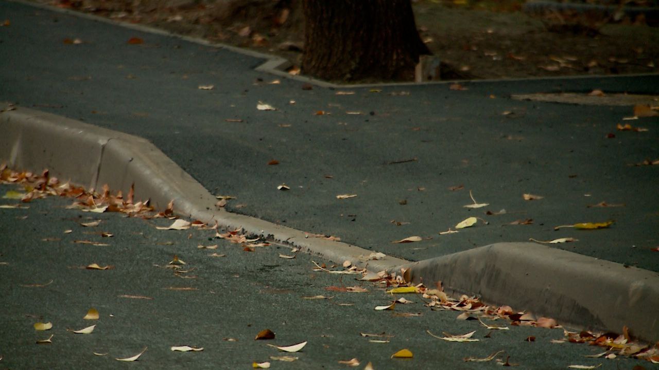 Благоустройство дворовой территории Микроцентра г.Краснодона завершено. Специалисты тюменской компании «Артстрой» привели в порядок 4500 квадратных метров, из них площадь тротуаров составила более 1000 квадратных метров Благоустройство дворовой территории Микроцентра г.Краснодона завершено. Специалисты тюменской компании «Артстрой» привели в порядок 4500 квадратных метров, из них площадь тротуаров составила более 1000 квадратных метров