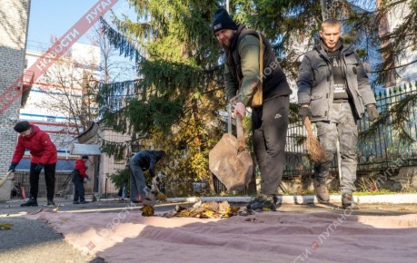 Коллектив ГТРК ЛНР провел субботник на территории предприятия (ФОТОРЕПОРТАЖ)