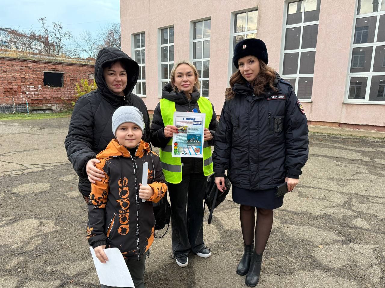 Центр ДиТН, ПБДД ГИБДД МВД по ЛНР и родительские патрули на страже безопасности в Луганске