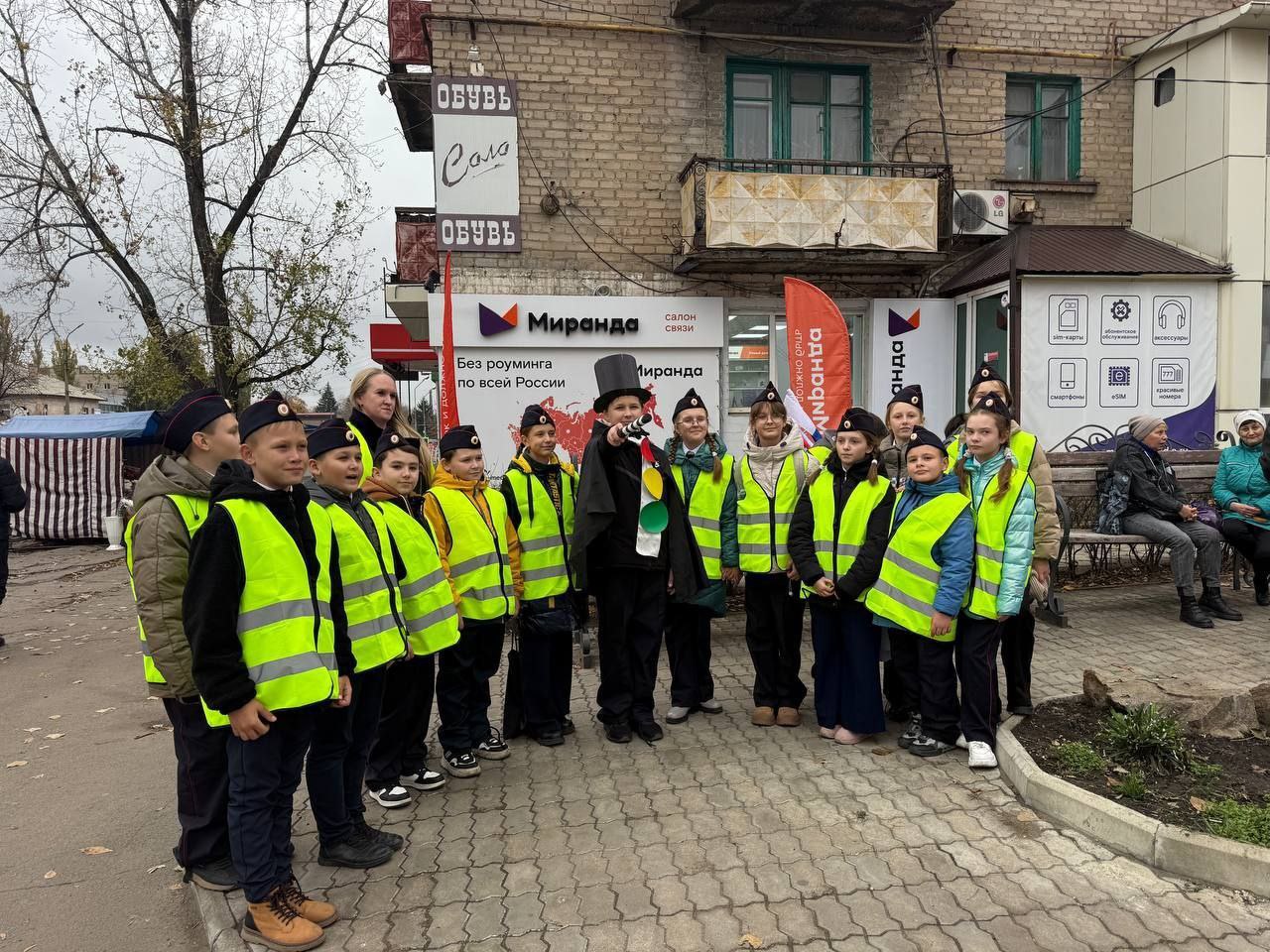 Акция "Световозвращающие элементы отражают свет – сохраняют жизнь" прошла в Красном Луче Акция "Световозвращающие элементы отражают свет – сохраняют жизнь" прошла в Красном Луче