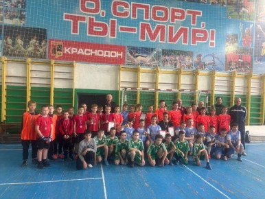 В Краснодоне состоялся турнир по мини - футболу среди школ муниципального округа