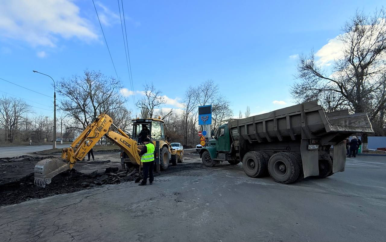 Сергей Козенко: Совместно с начальником управления автомобильных дорог Министерства инфраструктуры и транспорта ЛНР Дмитрием Кузьминым провели инспекцию по восстановлению улично-дорожной сети в Краснодонском муниципальном... Сергей Козенко: Совместно с начальником управления автомобильных дорог Министерства инфраструктуры и транспорта ЛНР Дмитрием Кузьминым провели инспекцию по восстановлению улично-дорожной сети в Краснодонском муниципальном...