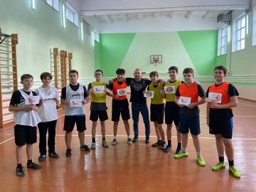 Сегодня в МБУ ДО "Новоайдарская ДЮСШ" был проведен футбольный матч приуроченный к месячнику антинаркотической направленности и популяризации здорового образа жизни