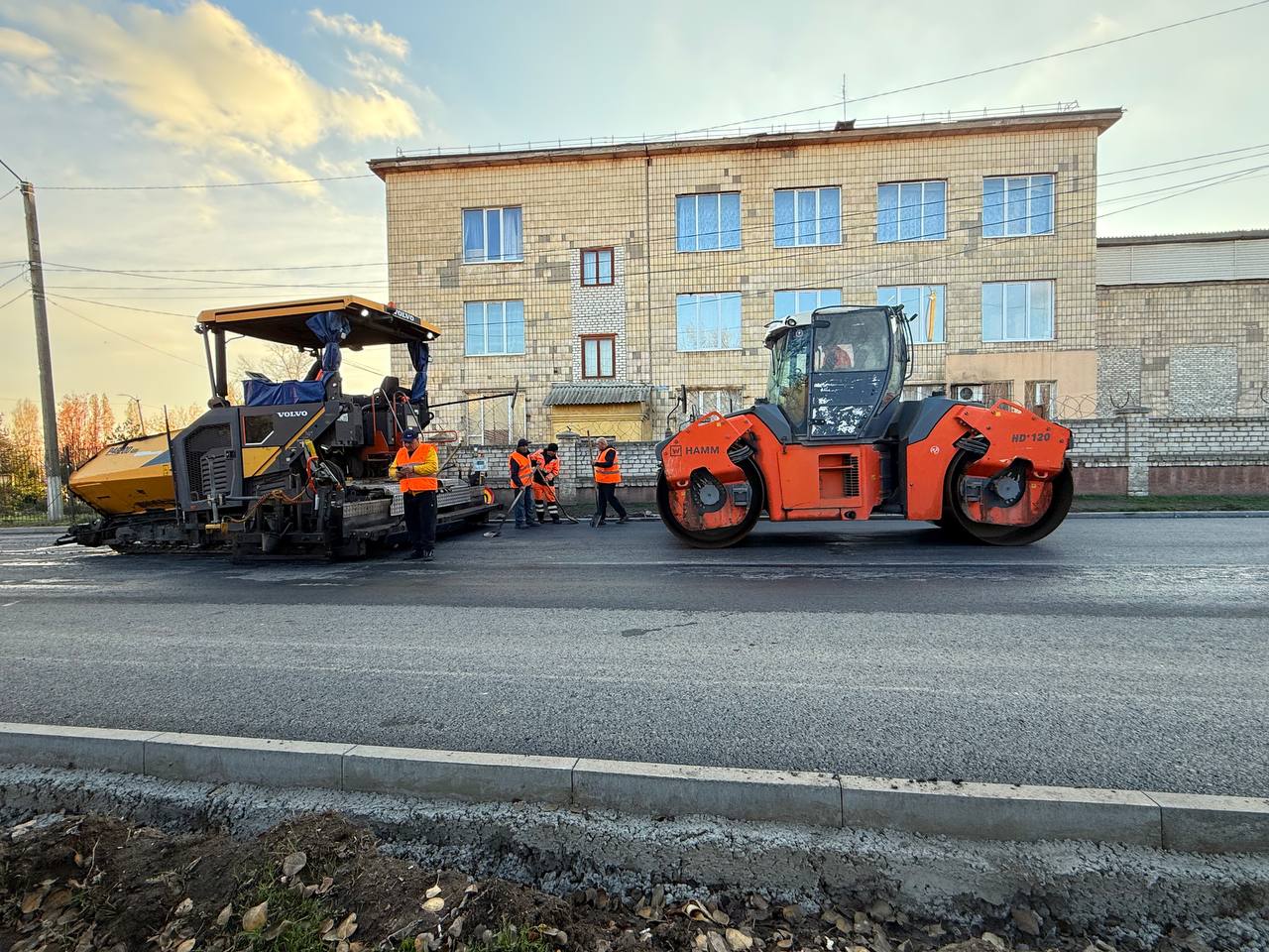 Сергей Козенко: Совместно с начальником управления автомобильных дорог Министерства инфраструктуры и транспорта ЛНР Дмитрием Кузьминым провели инспекцию по восстановлению улично-дорожной сети в Краснодонском муниципальном... Сергей Козенко: Совместно с начальником управления автомобильных дорог Министерства инфраструктуры и транспорта ЛНР Дмитрием Кузьминым провели инспекцию по восстановлению улично-дорожной сети в Краснодонском муниципальном...