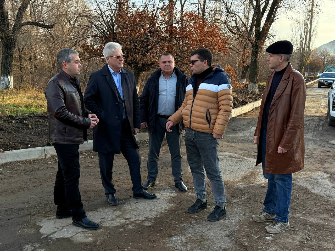 Сергей Козенко: Совместно с начальником управления автомобильных дорог Министерства инфраструктуры и транспорта ЛНР Дмитрием Кузьминым провели инспекцию по восстановлению улично-дорожной сети в Краснодонском муниципальном... Сергей Козенко: Совместно с начальником управления автомобильных дорог Министерства инфраструктуры и транспорта ЛНР Дмитрием Кузьминым провели инспекцию по восстановлению улично-дорожной сети в Краснодонском муниципальном...